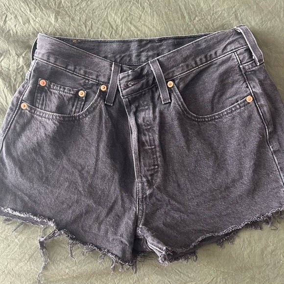 Levi’s 501 Black Denim Shorts - Picture 3 of 4